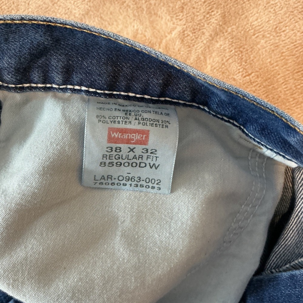 Wrangler Mens Regular Fit Blue Jeans 38x32 Medium Wash Denim 85900DW - Picture 5 of 11
